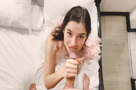 Chị gái thích học thì cũng thích chịch